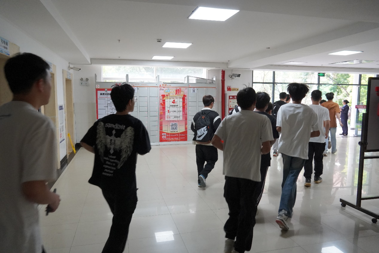 【信智社区团学活动】信息与智能工程学院积极参与学校综合应急疏散演练 第 2 张