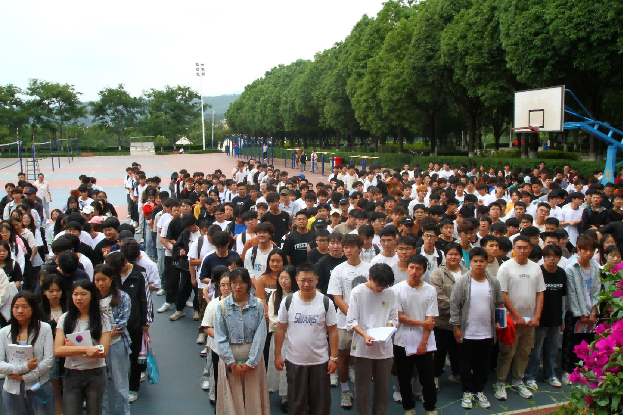 【信智社区团学活动】信息与智能工程学院积极参与学校综合应急疏散演练 第 7 张