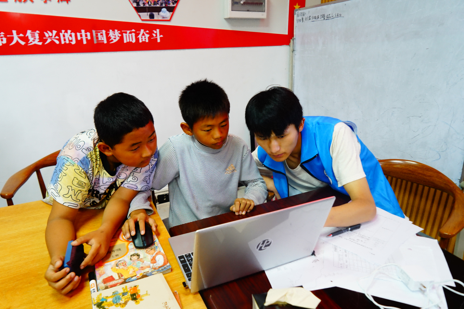 三下乡｜捕多元科学梦，助青春实践行——信息与智能工程学院科技智辅讲堂收官 第 2 张