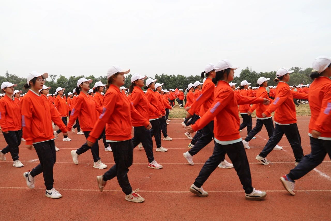 鲜衣怒马少年时 厉兵秣马点兵日——云南经济管理学院医学院军训结业典礼 第 6 张