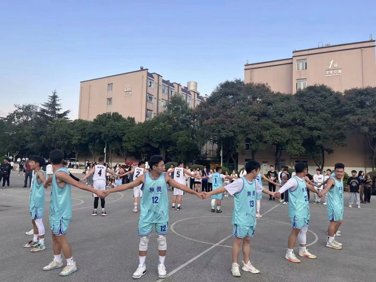 迎“篮”而上,精益“球”精丨云南经济管理学院医学院2023年迎新杯篮球赛开幕式 第 9 张 迎“篮”而上,精益“球”精丨云南经济管理学院医学院2023年迎新杯篮球赛开幕式 第 9 张