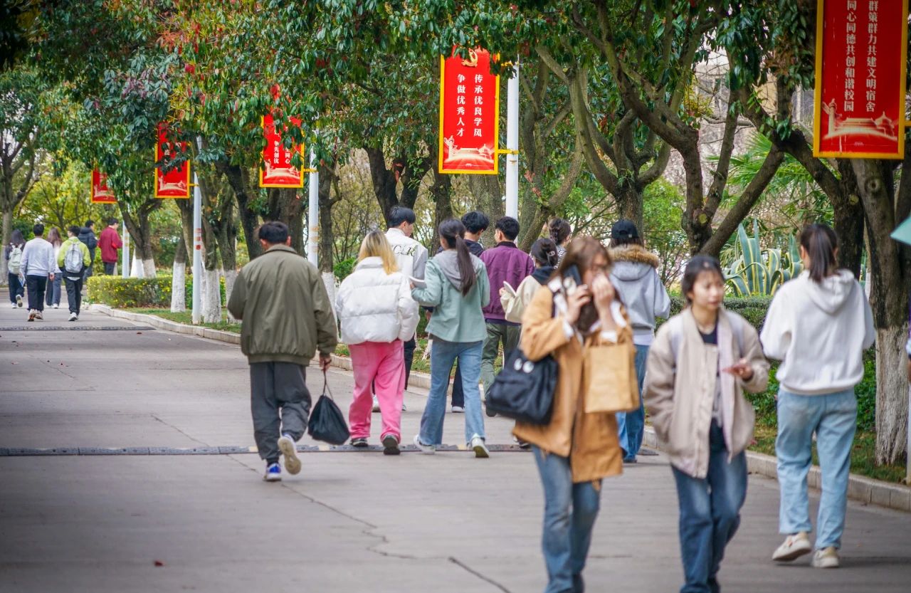 云南经济管理学院春季学期开学! 第 12 张 云南经济管理学院春季学期开学! 第 12 张