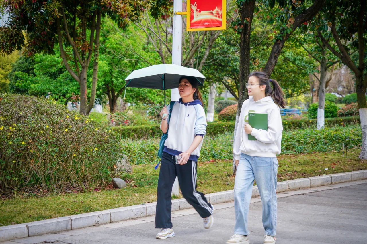 云南经济管理学院春季学期开学! 第 13 张 云南经济管理学院春季学期开学! 第 13 张