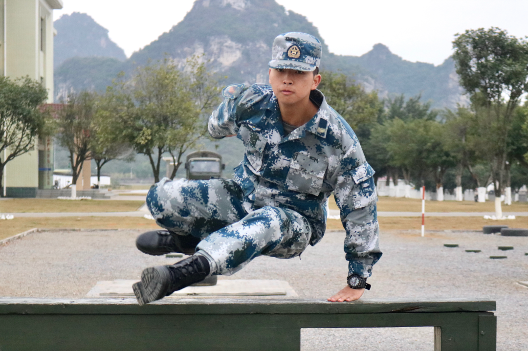 专业榜首+国奖学霸，还是退伍兵？他的下个“战场”在新疆！ 第 4 张