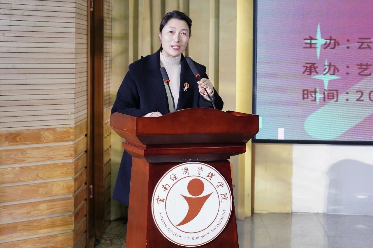 中国女高音歌唱家万山红老师莅临学校交流授课 第 9 张 中国女高音歌唱家万山红老师莅临学校交流授课 第 9 张