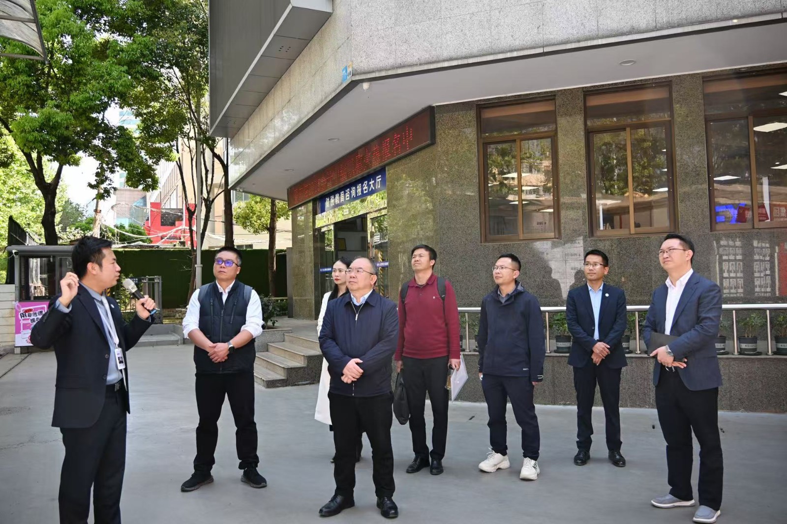 党委书记徐宝春同志率队前往爱尔信教育集团访企拓岗 第 2 张