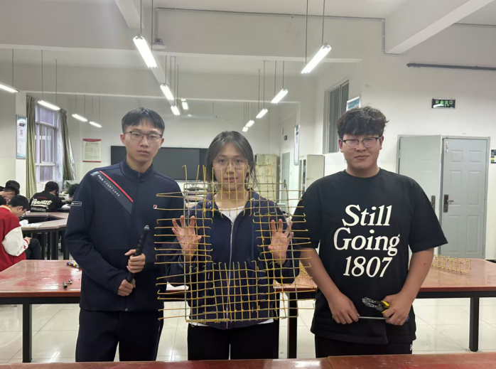 屏幕截图 2025-12-17 180826.png 屏幕截图 2025-12-17 180826.png