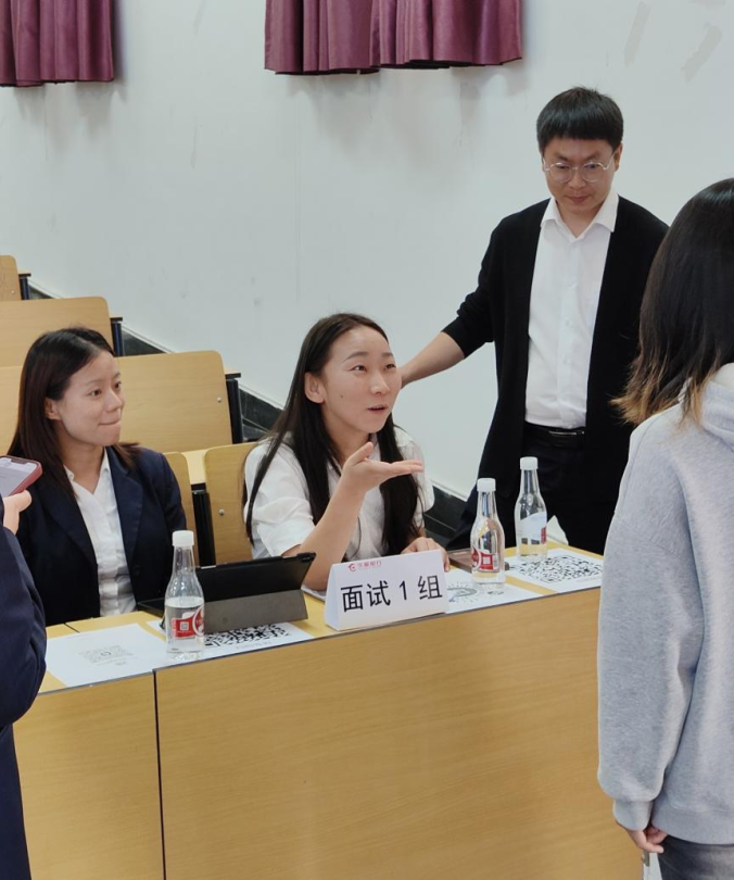 财经商贸学院率先开展 “诚信就业与政策解读” 专题讲座暨2026届毕业生首场专场招聘会 第 7 张 财经商贸学院率先开展 “诚信就业与政策解读” 专题讲座暨2026届毕业生首场专场招聘会 第 7 张