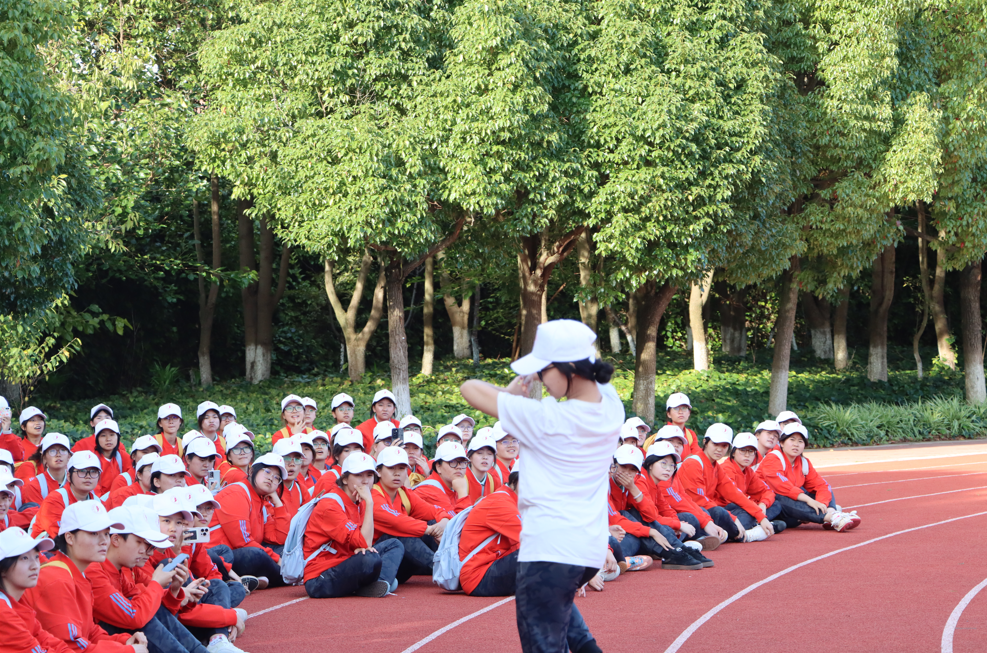 训练场上练硬功，才艺时光添温情 第 10 张