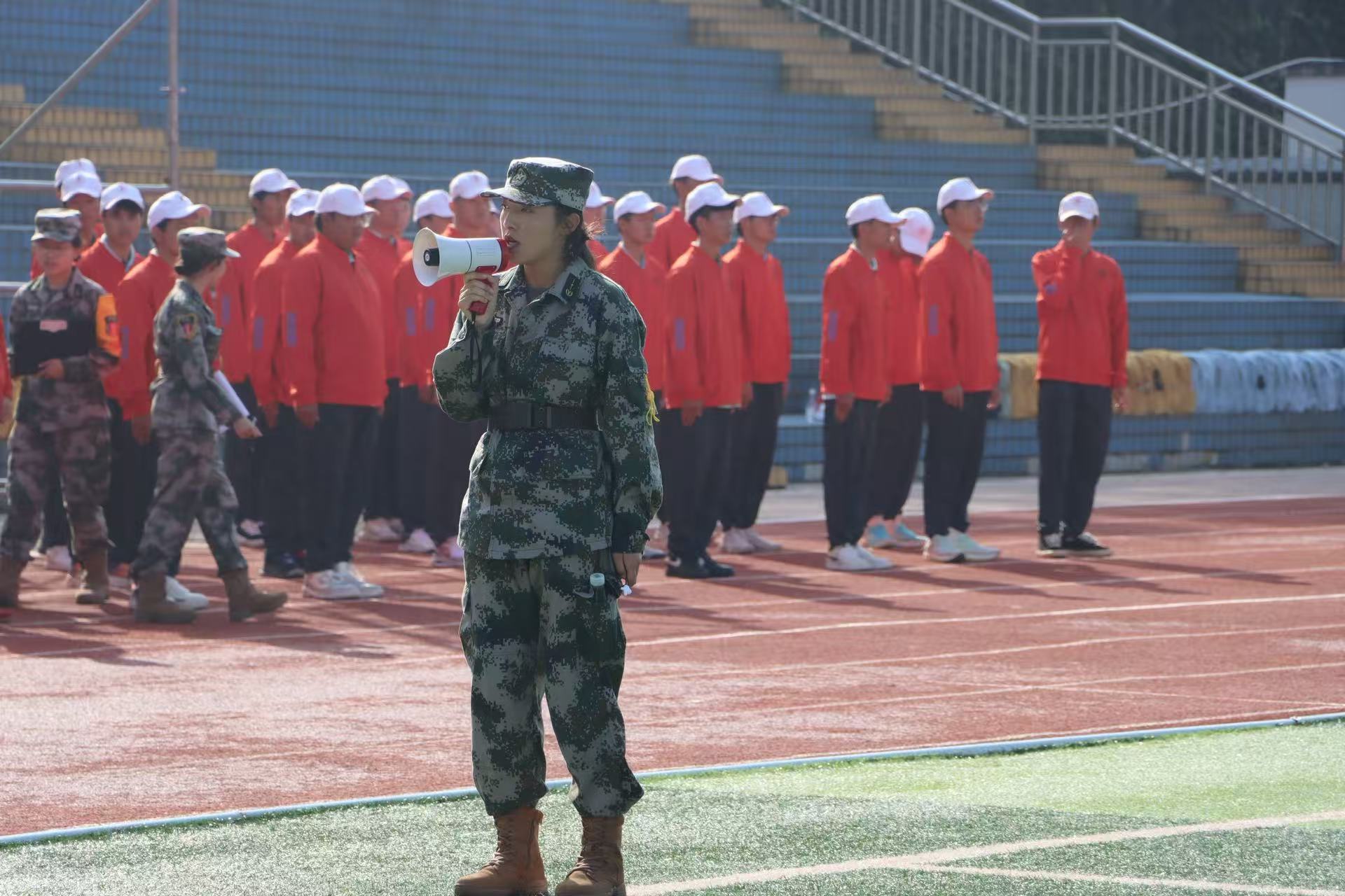 齐步铿锵砺意志，医学生军训展昂扬风貌 第 4 张