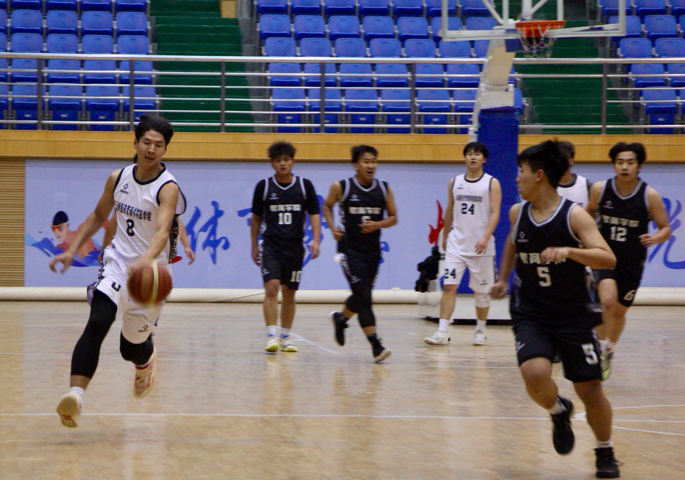 热血逐梦，赛场争锋——云南经济管理学院医学院篮球赛半决赛战报 第 3 张