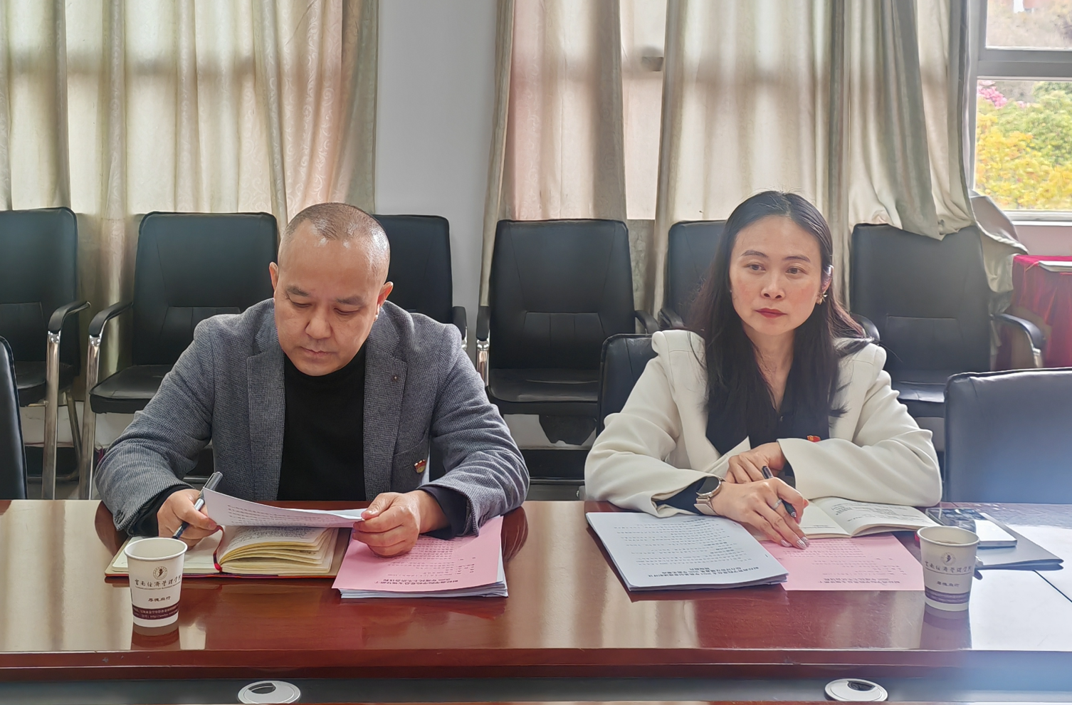 财经商贸学院党总支召开2025年度 民主生活会 以整改实效推动学院高质量发展 第 5 张 财经商贸学院党总支召开2025年度 民主生活会 以整改实效推动学院高质量发展 第 5 张